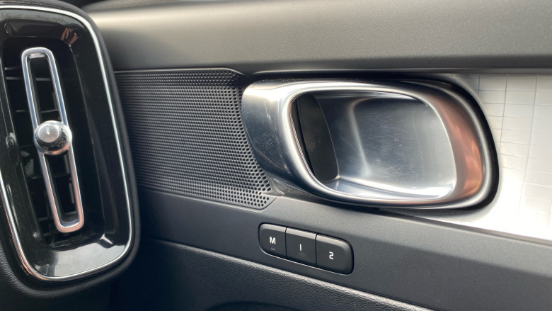 Volvo Xc40 2.0 B4P Plus Dark 5dr AWD Auto Petrol Estate